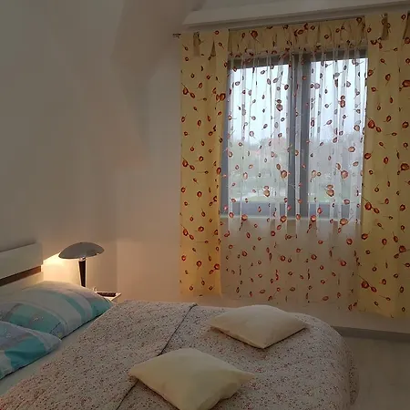 Kris Apartamento