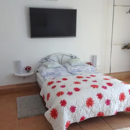 Kris Apartamento